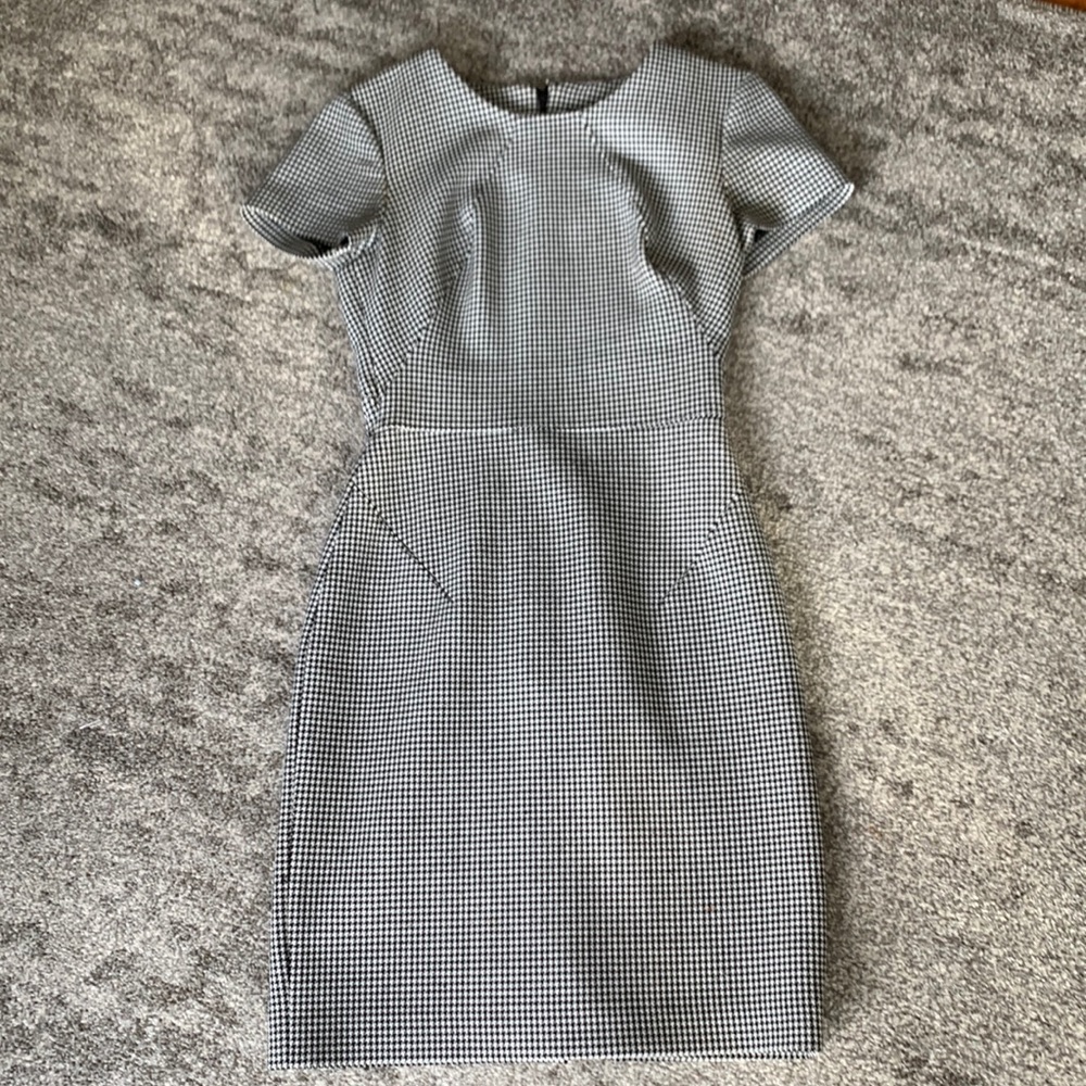 Banana Republic- black and white houndstooth dress - size 0